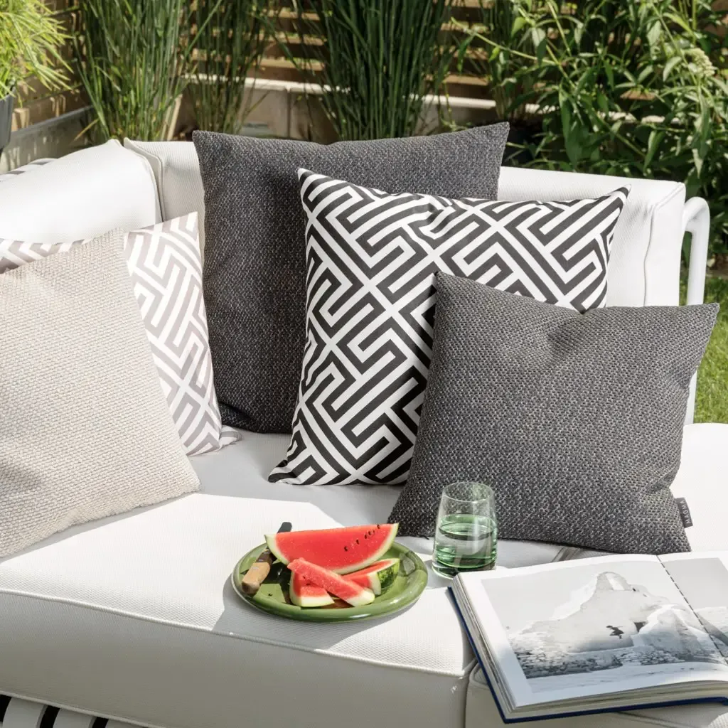 Outdoor Kissen wetterfest Magma RHODOS anthrazit 50×50 cm – Bild 2